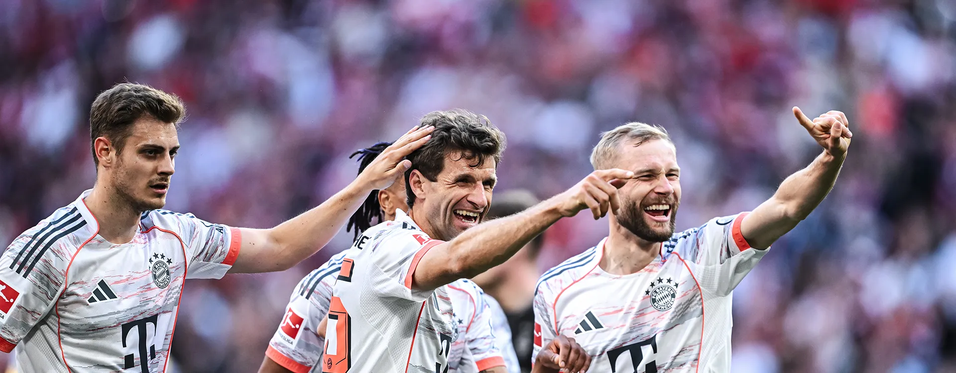 Thomas Müller, Konrad Laimer and Josip Stanišić celebrate together. (Photo)
