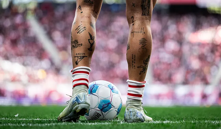 David Raum's lower legs. (Photo)