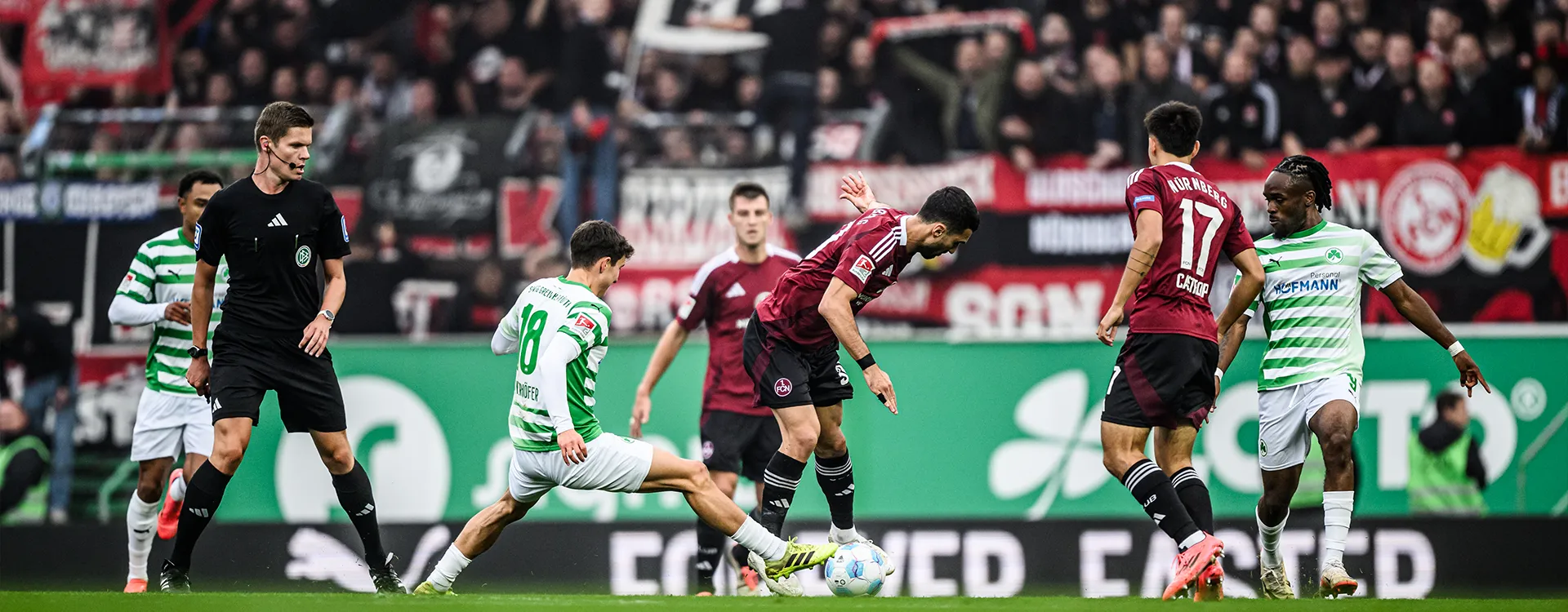 Duel between a player from 1. FC Nürnberg and Marco Meyerhöfer from SpVgg Greuther Fürth. (Photo)